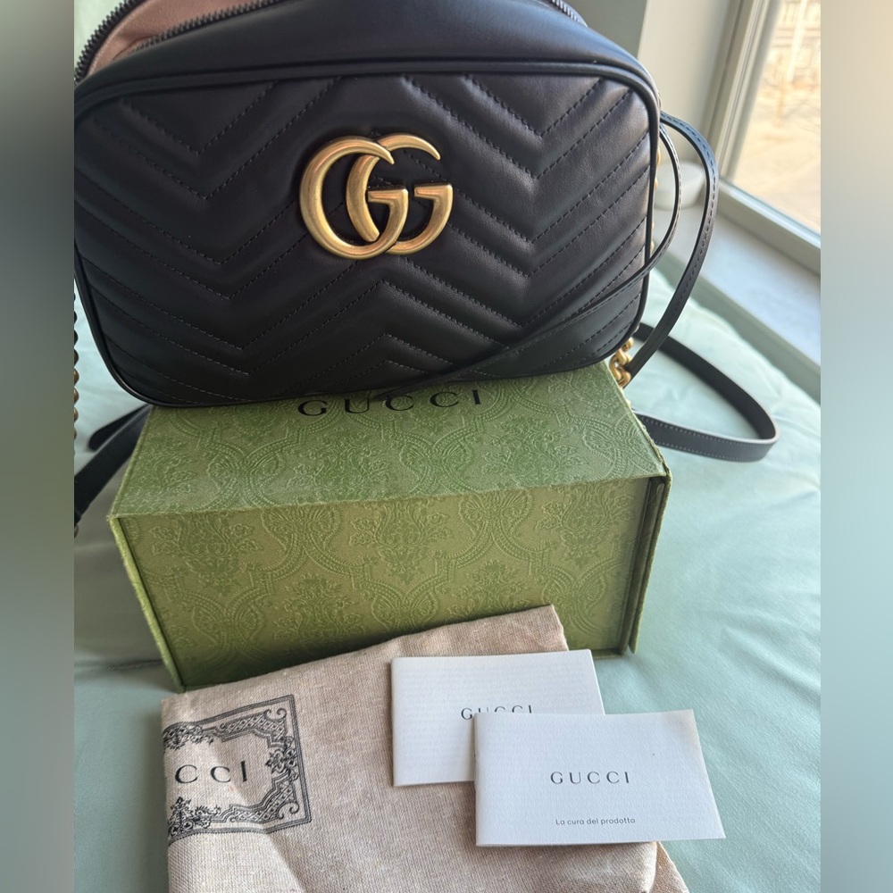 GUCCI GG MARMONT SMALL CAMERA BAG
